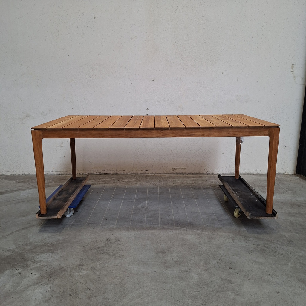 Bok outdoor dining table
