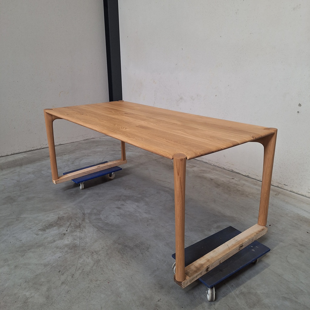 PI dining table - 200cm