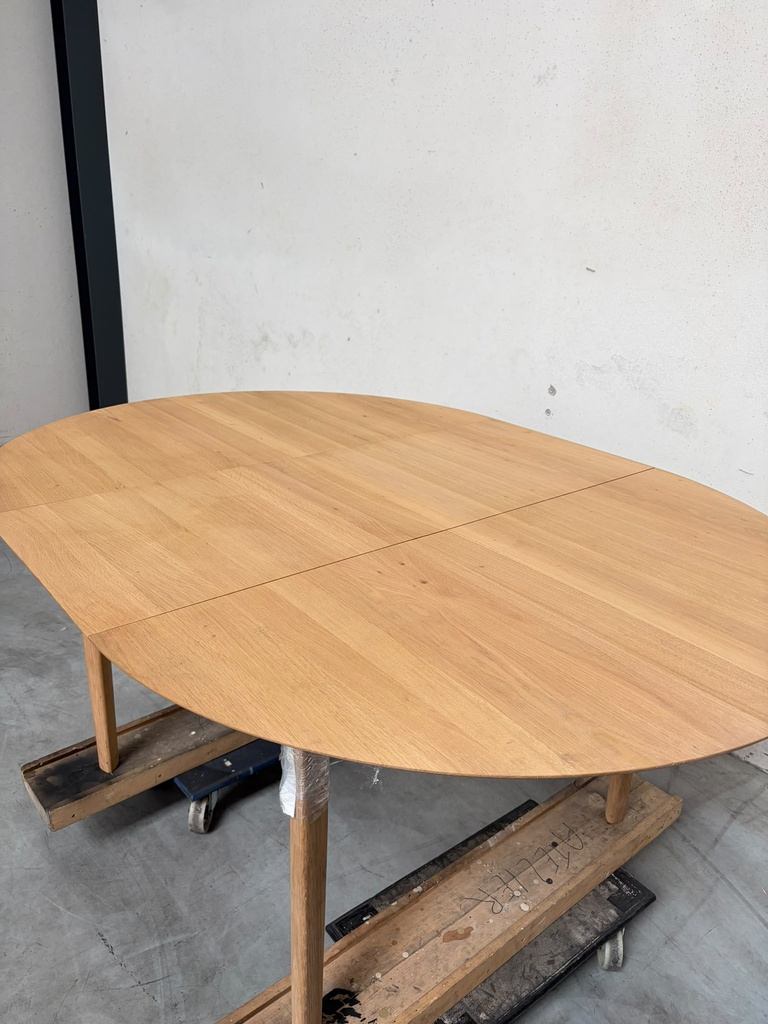 Bok round extendable dining table