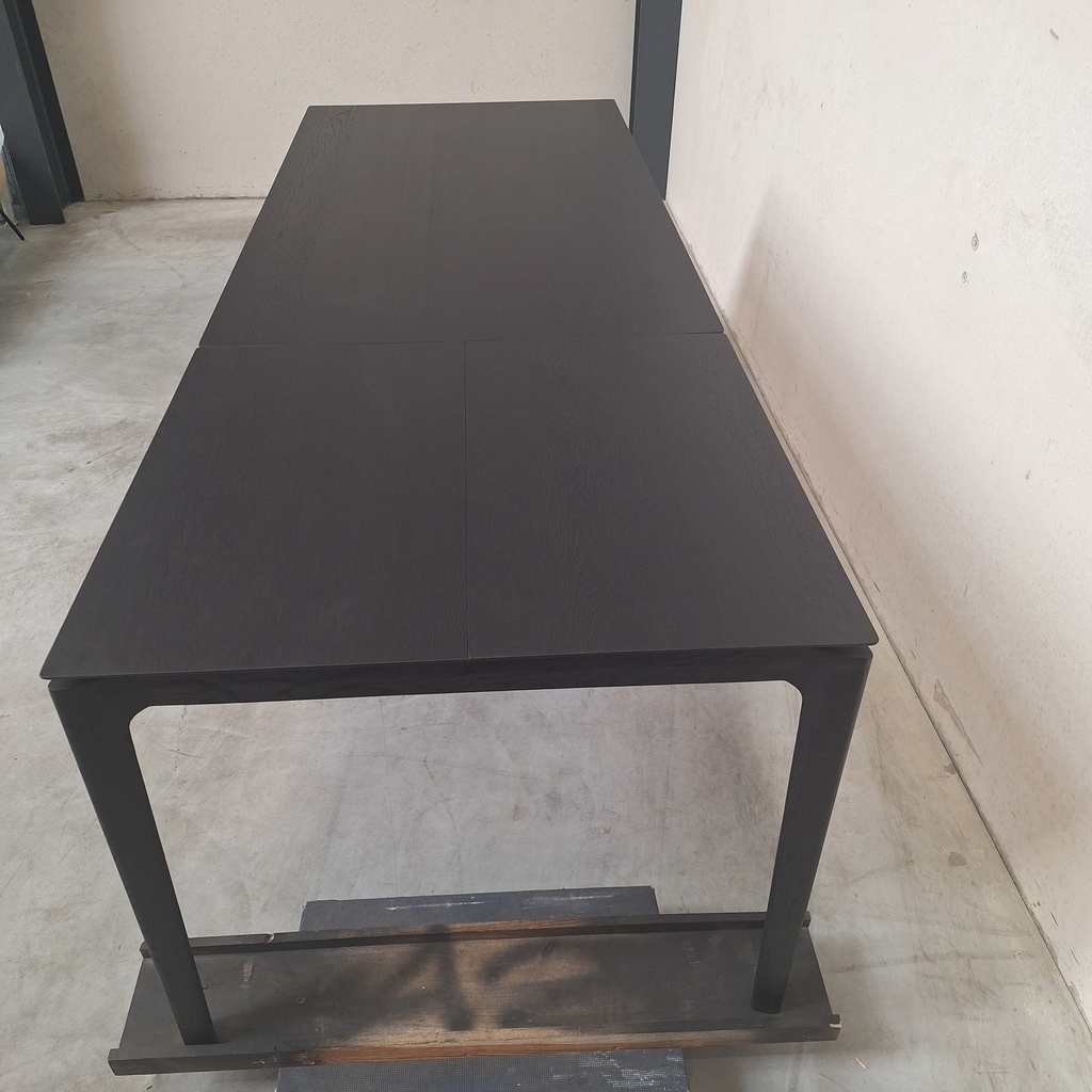Bok extendable dining table