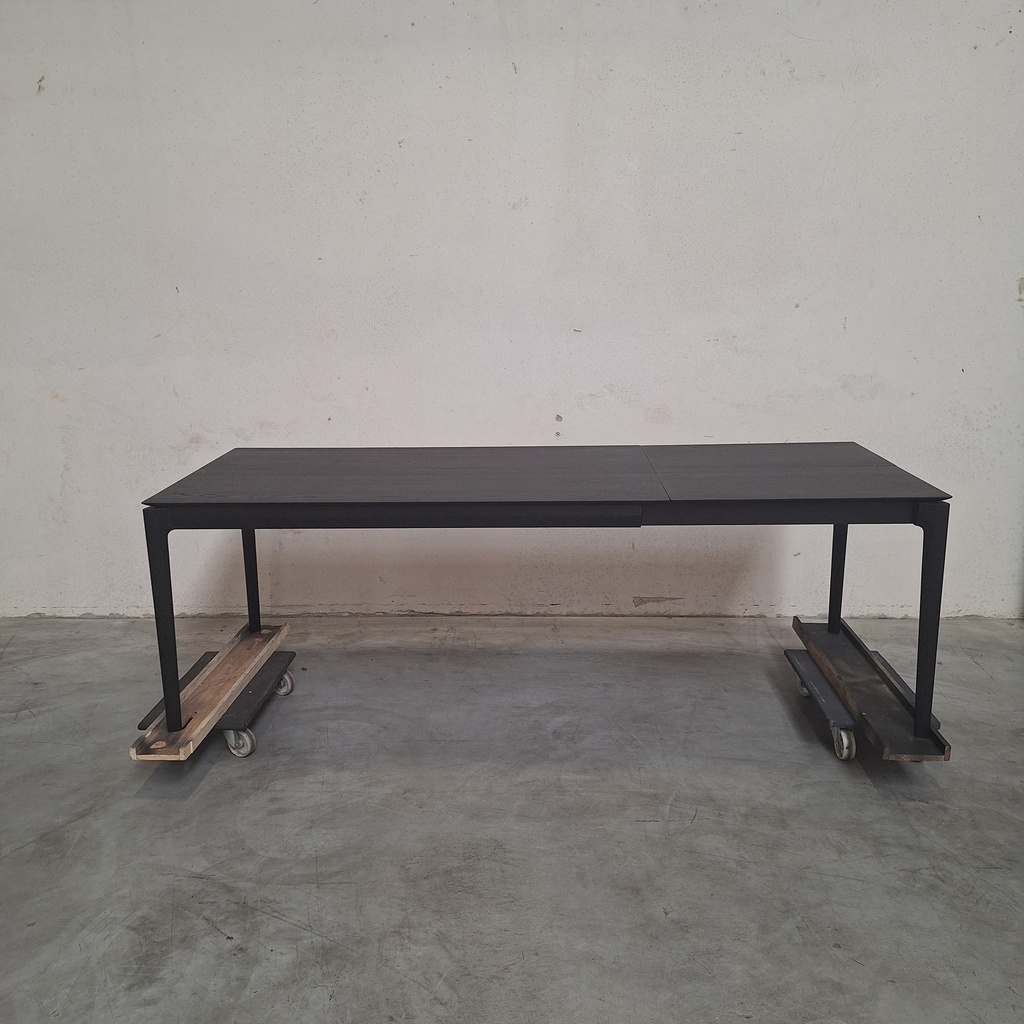 Bok extendable dining table