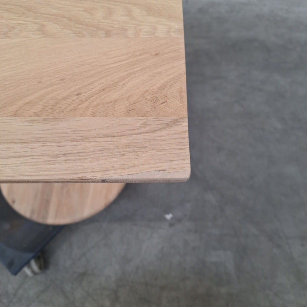 Torsion dining table