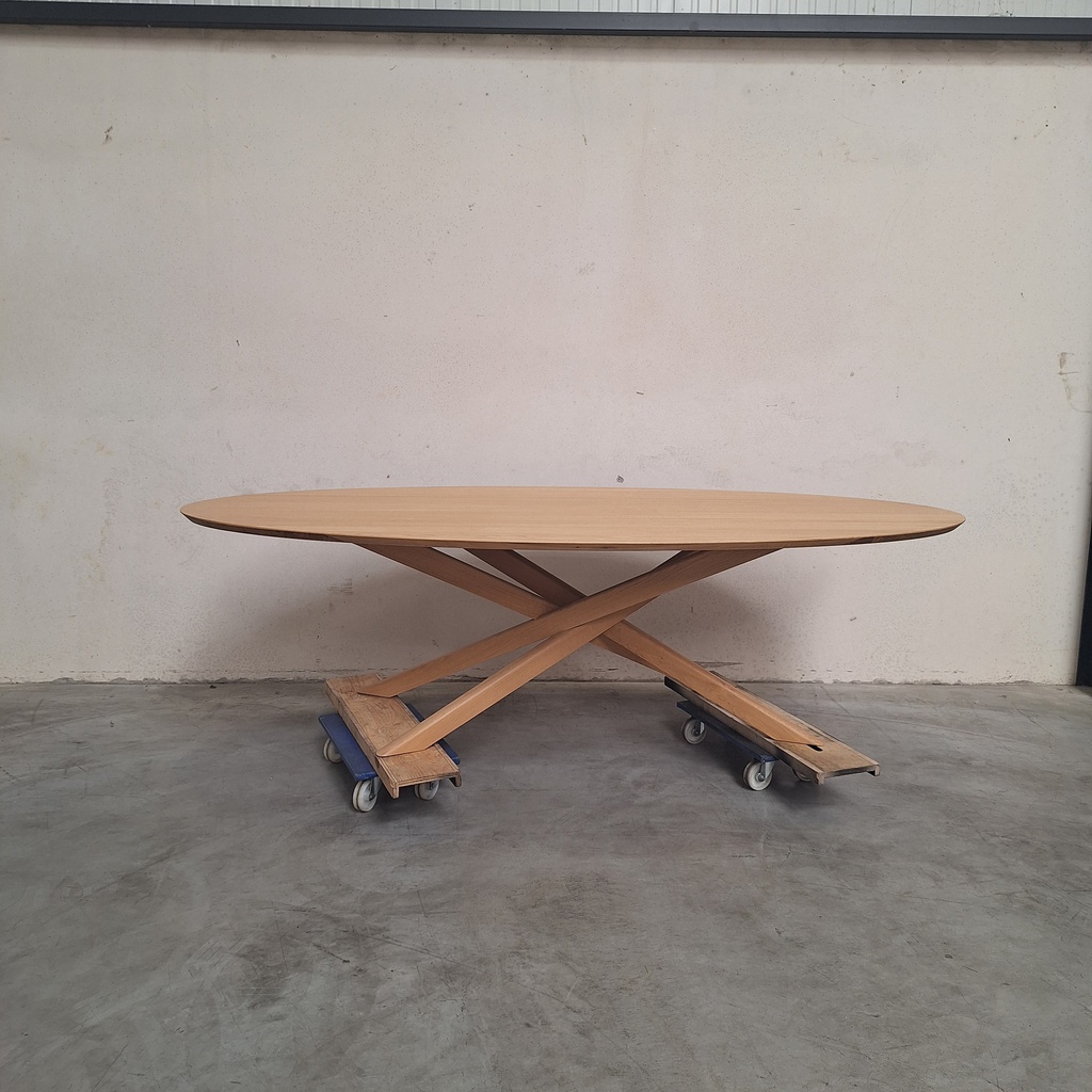 Mikado dining table