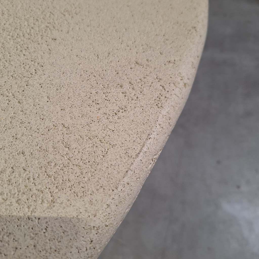 Elements dining table