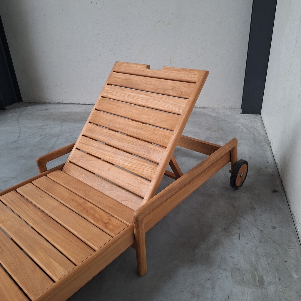 Jack outdoor adjustable lounger frame