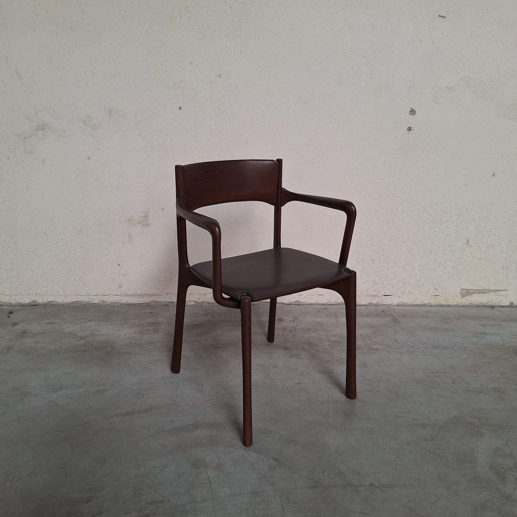 PI dining chair with armrest