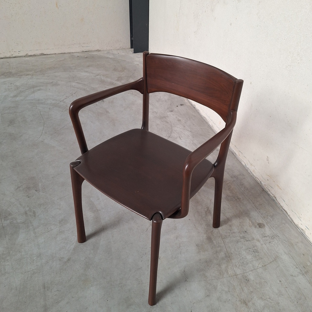 PI dining chair with armrest