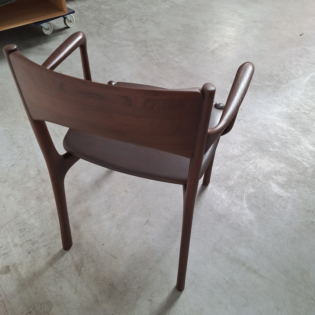 PI dining chair with armrest