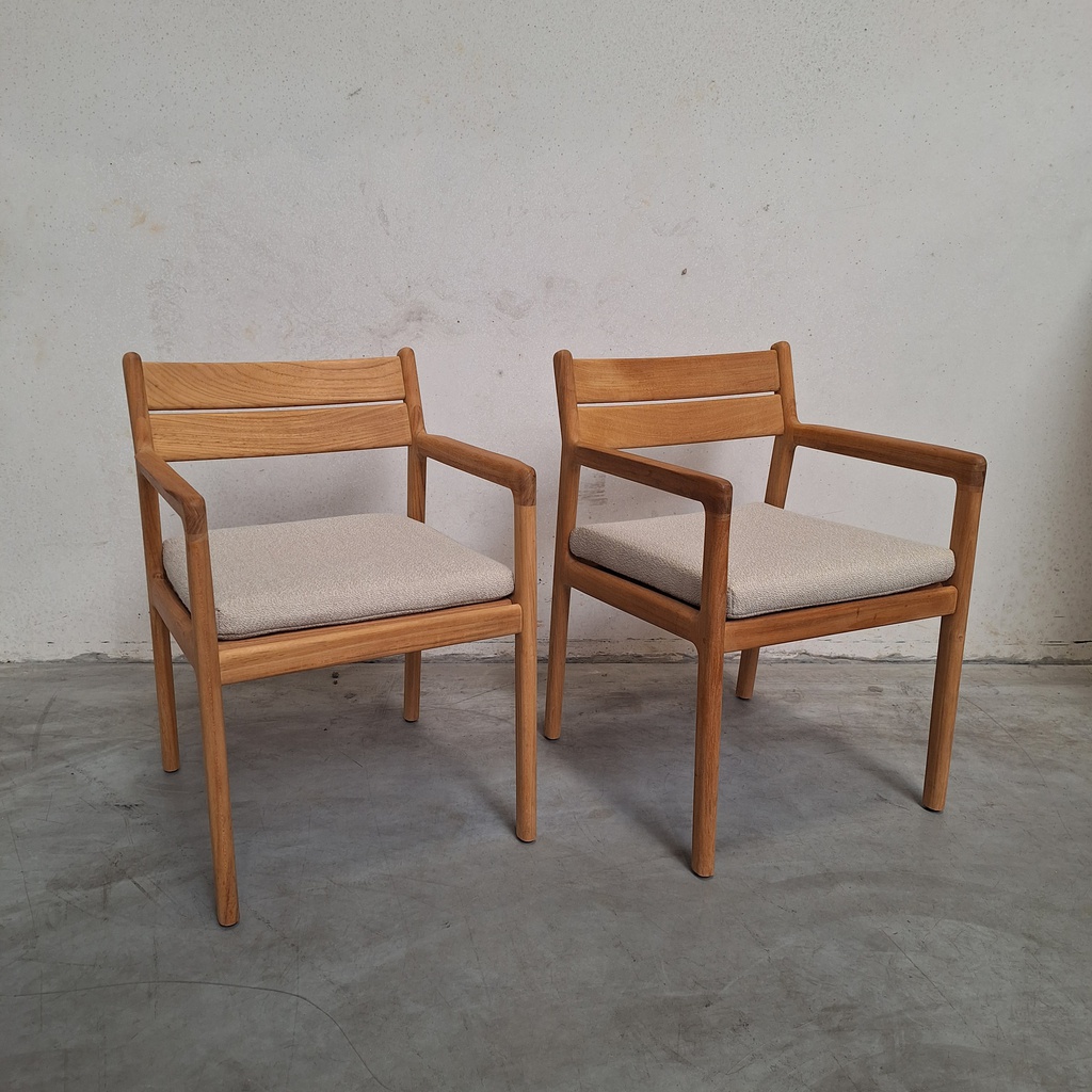 Set of 2 Jack outdoor dining chairs with armrests and cushion (Natural)