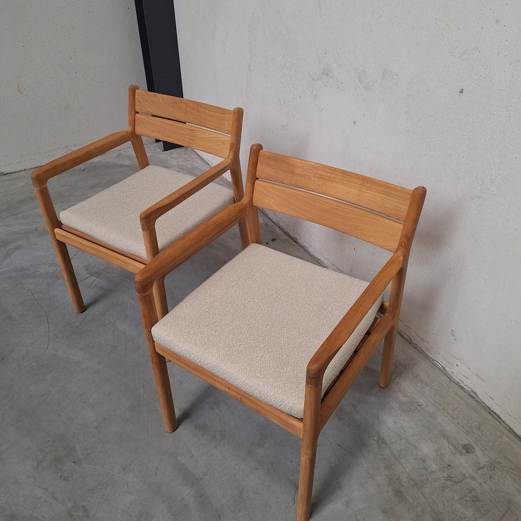 Set of 2 Jack outdoor dining chairs with armrests and cushion (Natural)