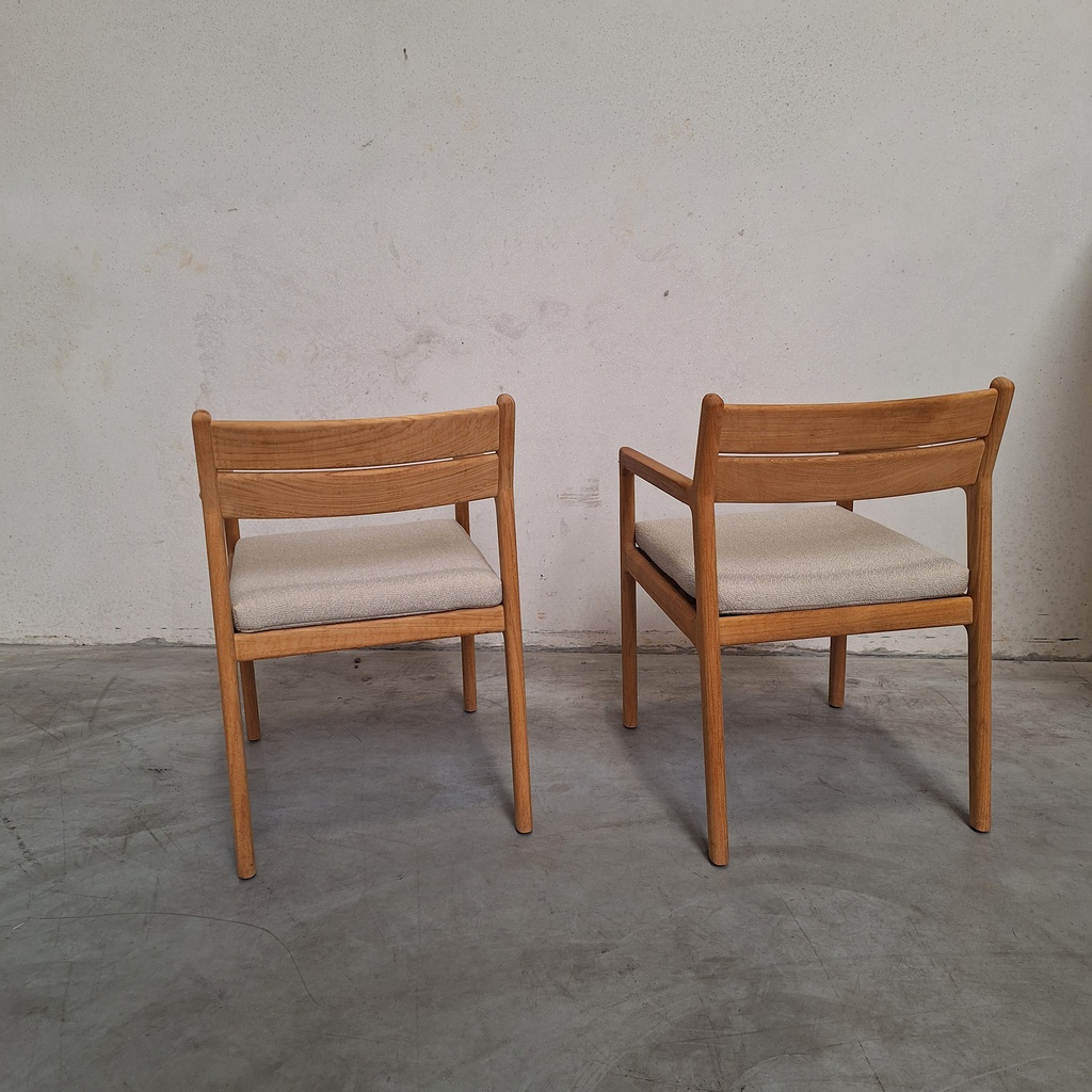 Set of 2 Jack outdoor dining chairs with armrests and cushion (Natural)