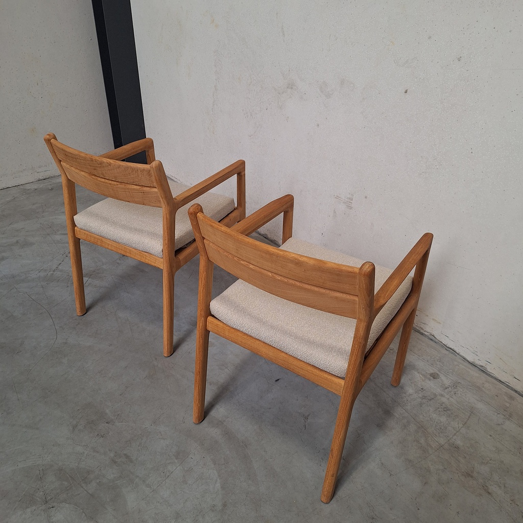 Set of 2 Jack outdoor dining chairs with armrests and cushion (Natural)
