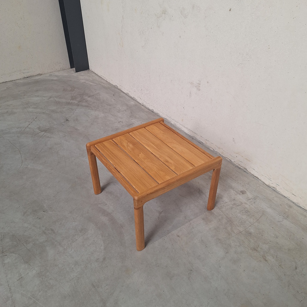 Jack outdoor side table