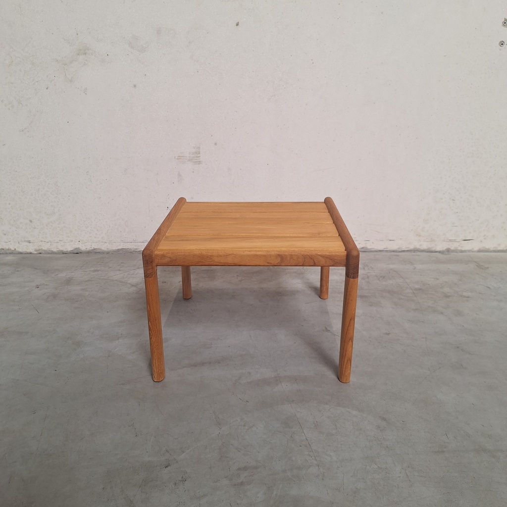 Jack outdoor side table