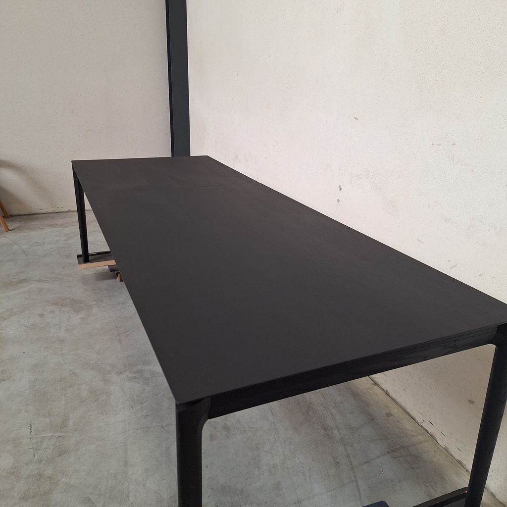 Bok extendable dining table