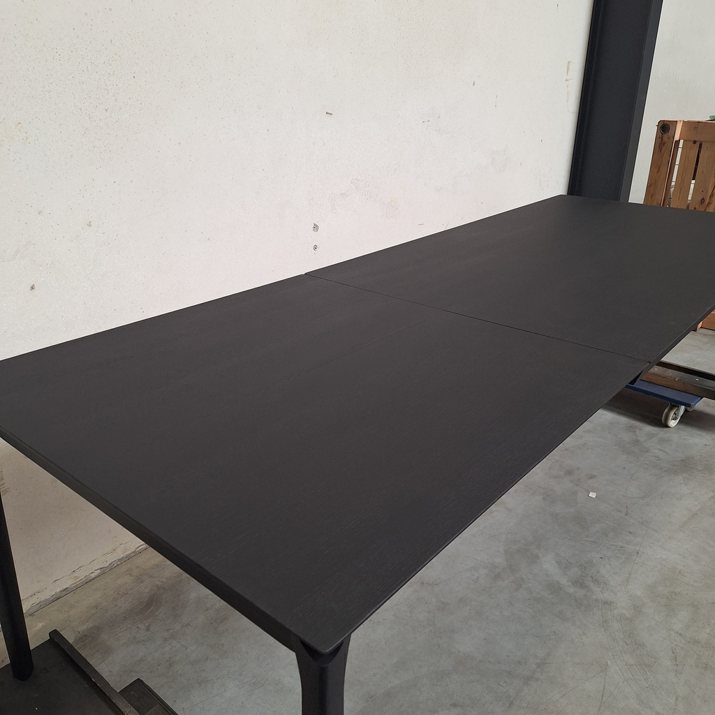 Bok extendable dining table