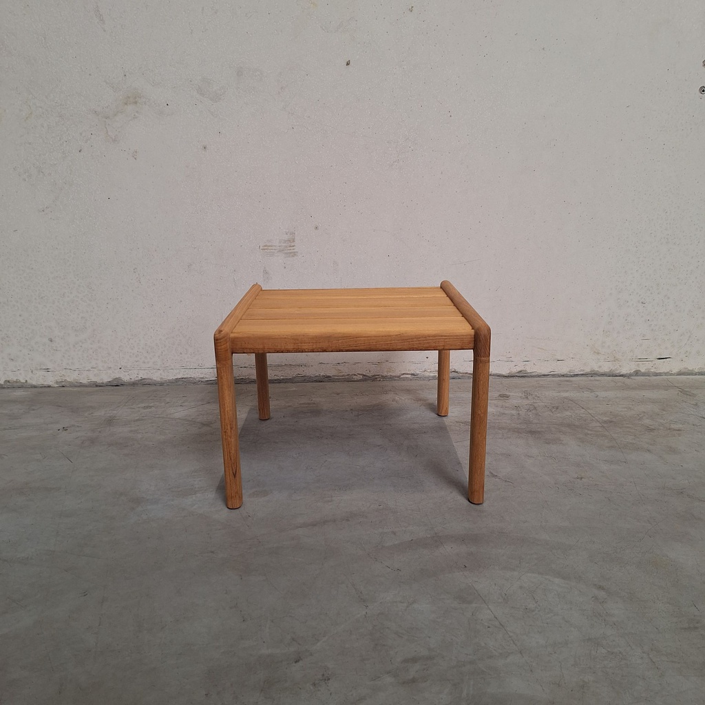 Jack outdoor side table