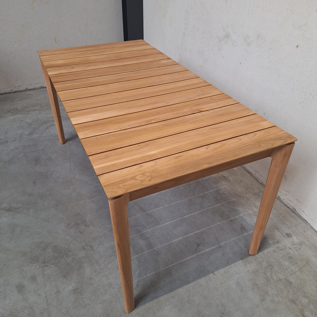 Bok outdoor dining table