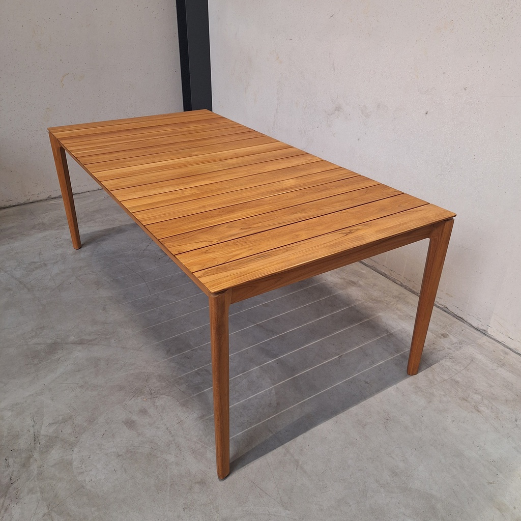Bok outdoor dining table