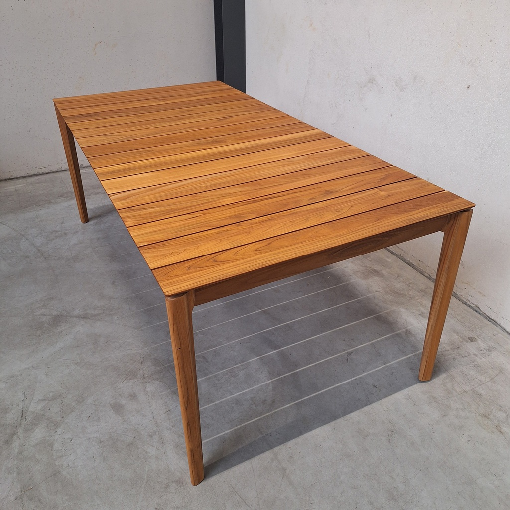 Bok outdoor dining table