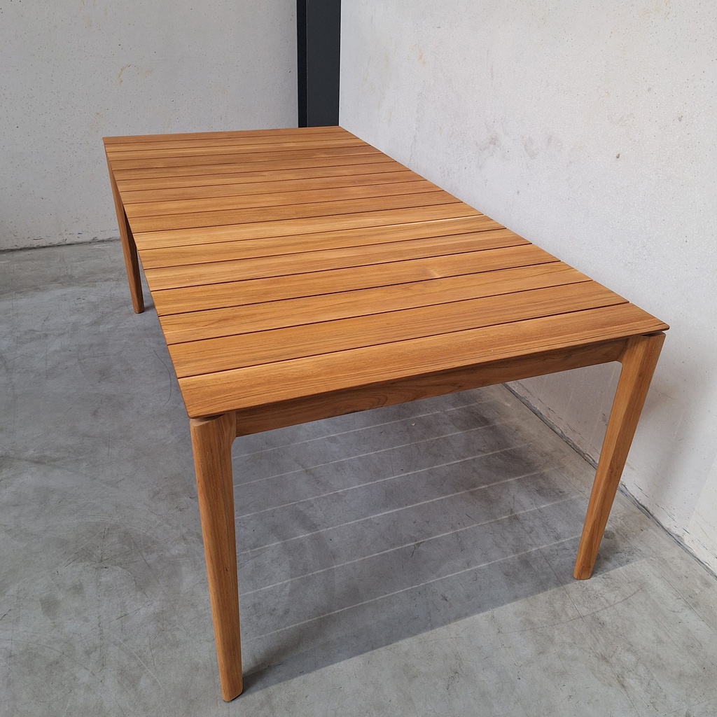 Bok outdoor dining table
