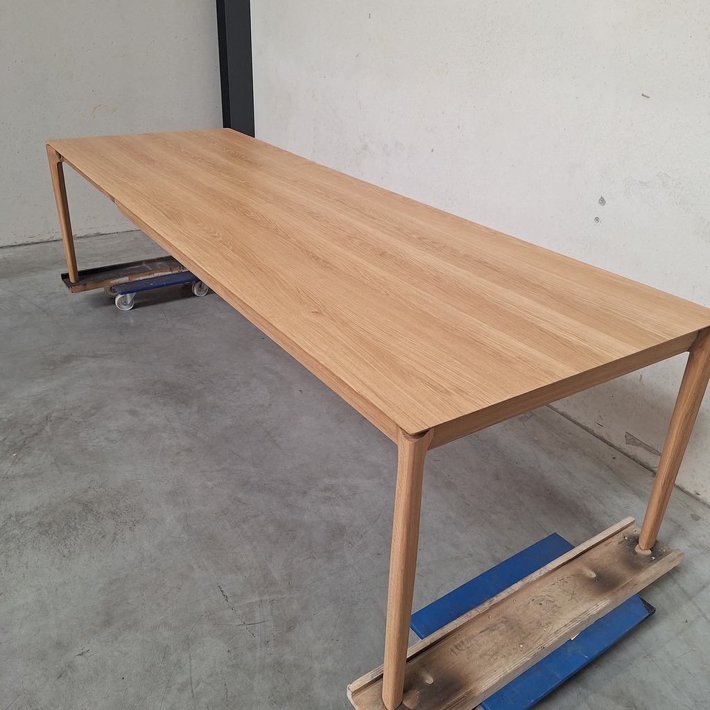 Bok extendable dining table