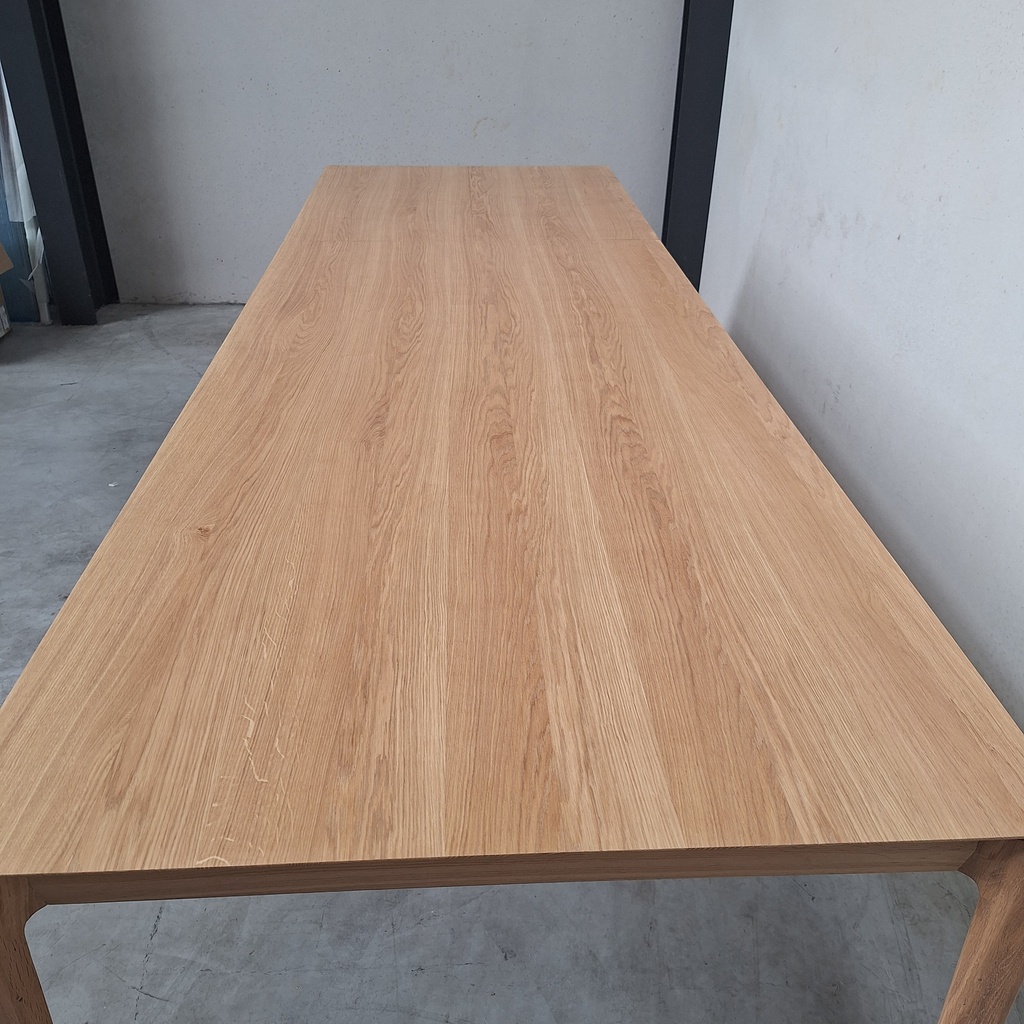 Bok extendable dining table
