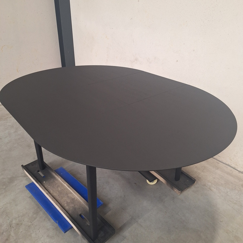 Bok round extendable dining table