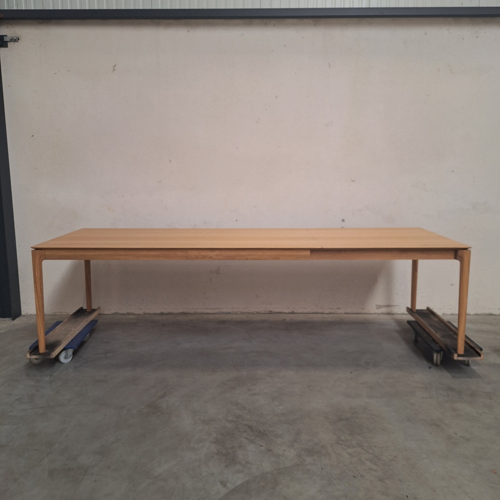 Bok extendable dining table