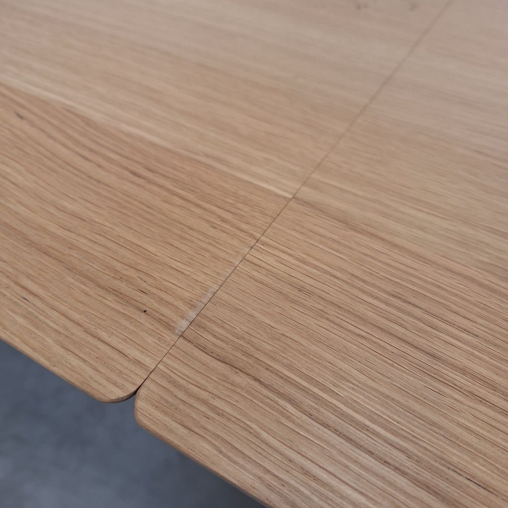 Bok extendable dining table
