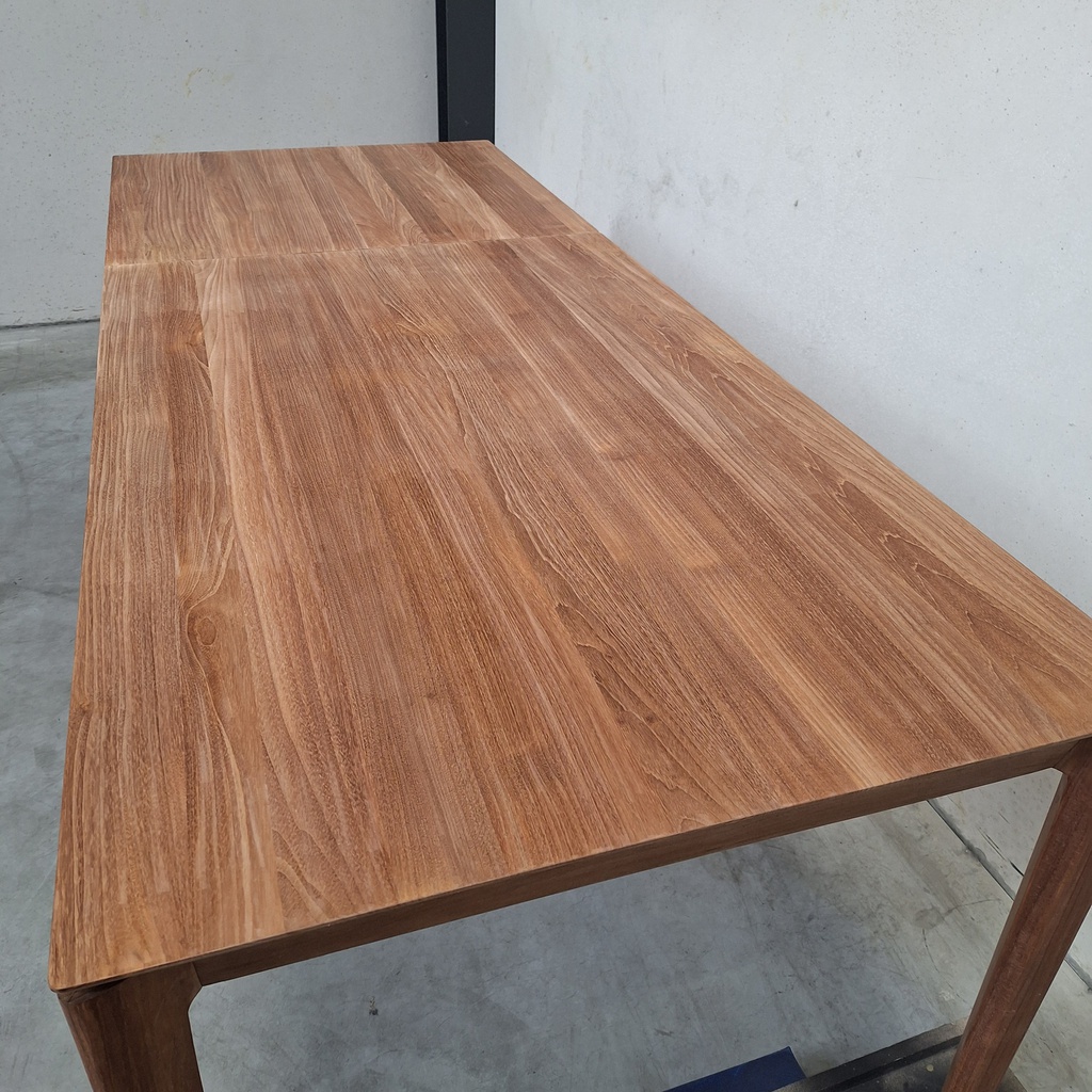 Bok extendable dining table