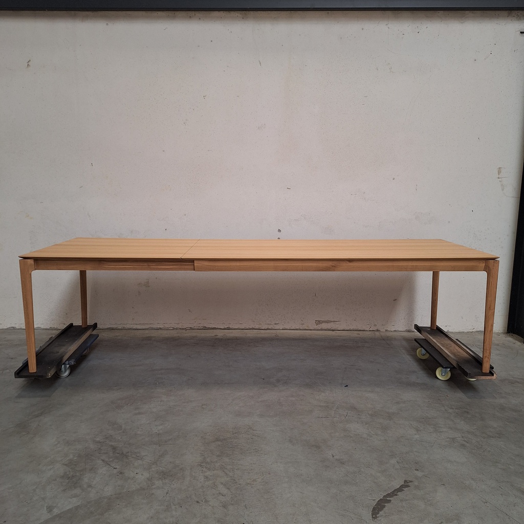 Bok extendable dining table