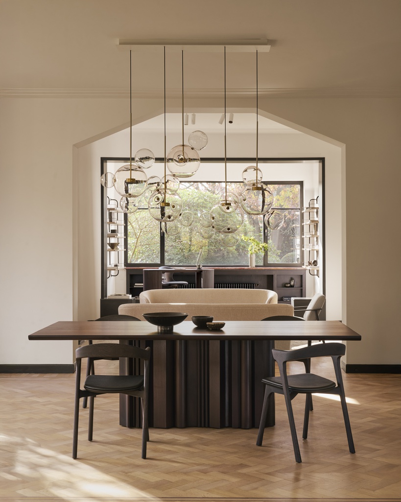 Sequence dining table TEMPLATE