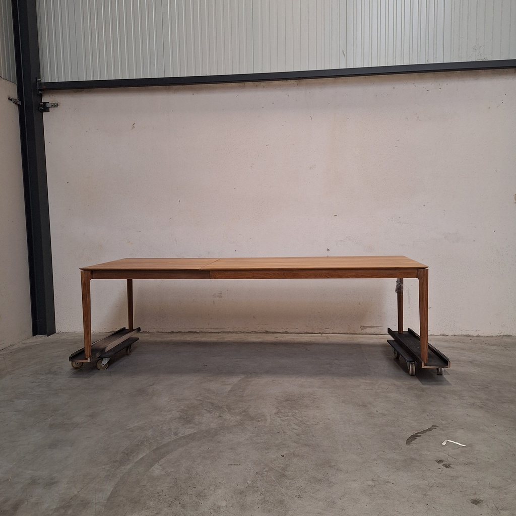 Bok extendable dining table