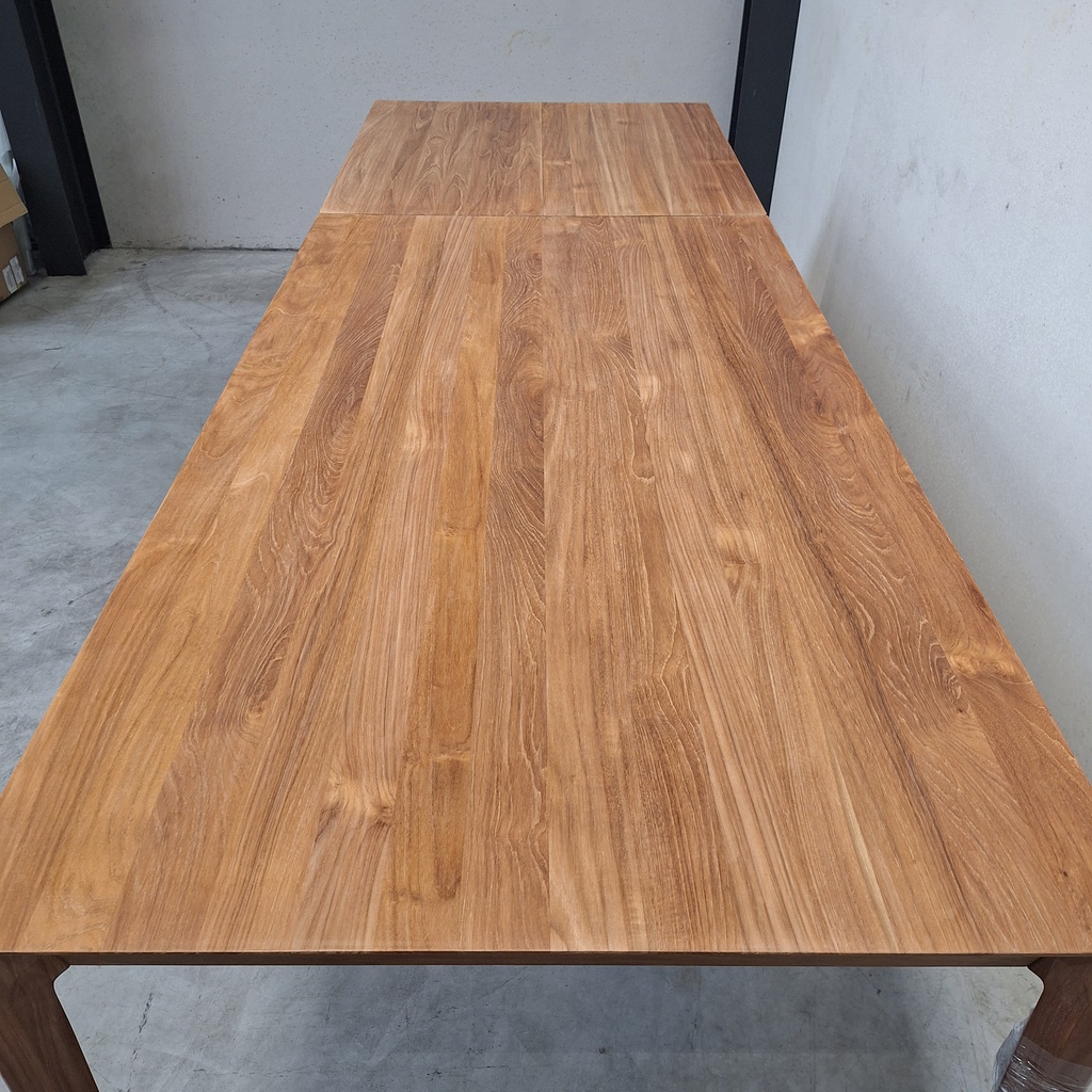 Bok extendable dining table