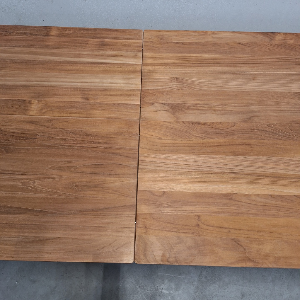 Bok extendable dining table