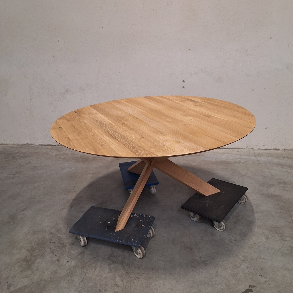 Circle dining table - 163cm