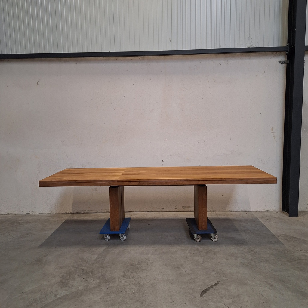 Double extendable dining table