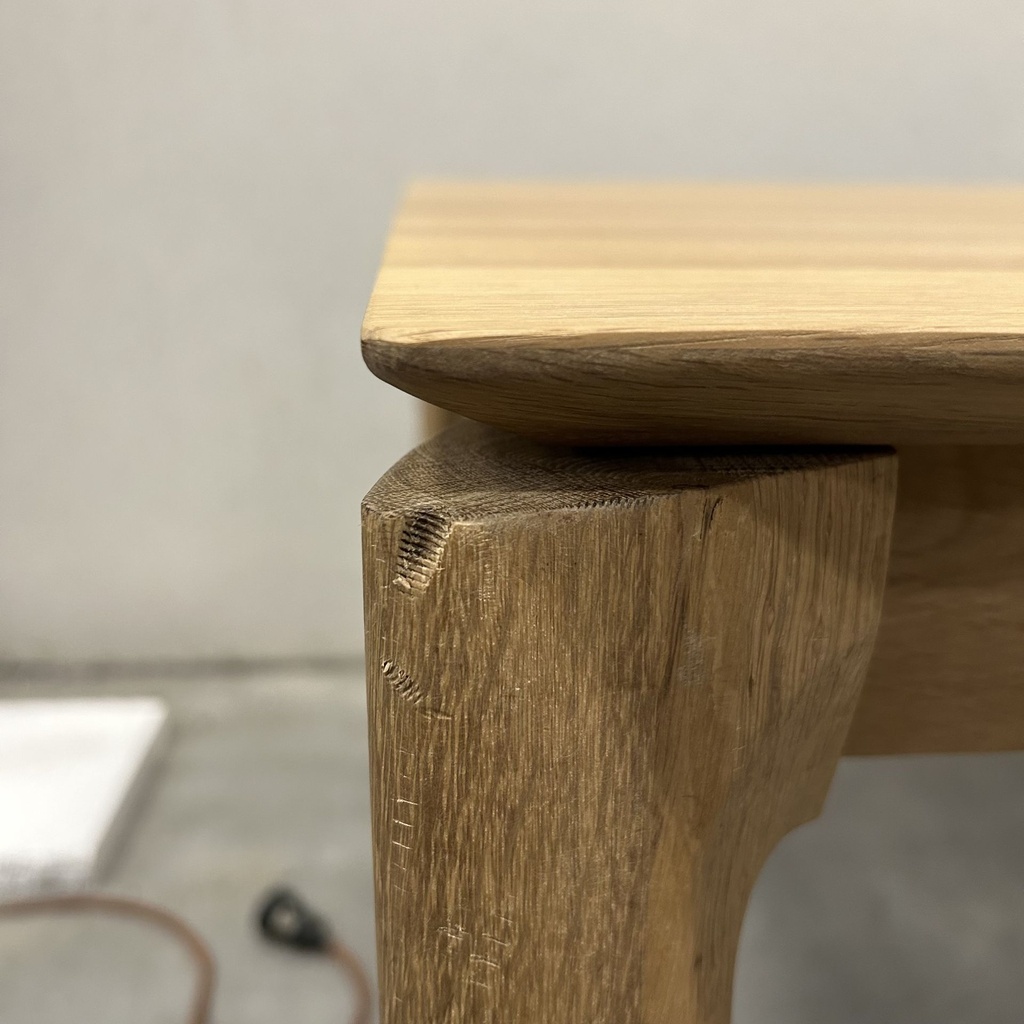 Bok extendable dining table