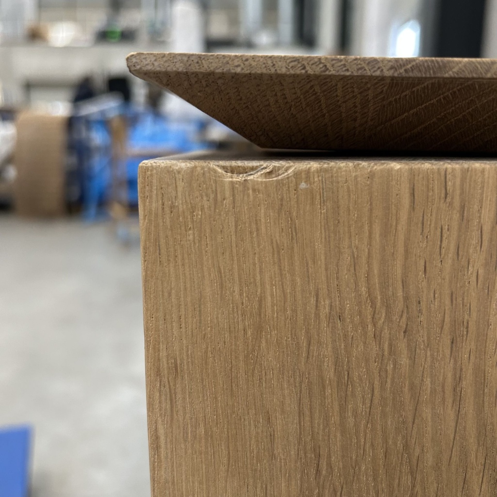 Slice dining table