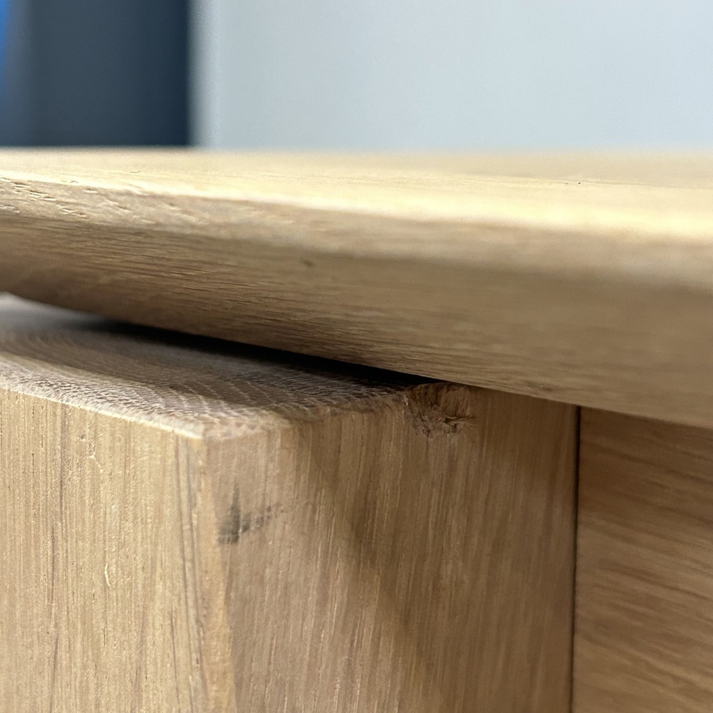 Slice dining table
