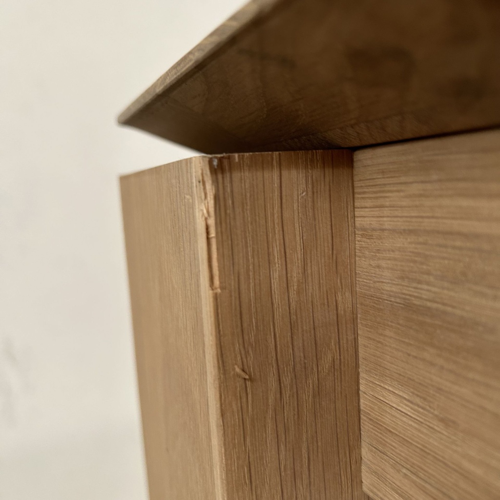 Slice extendable dining table