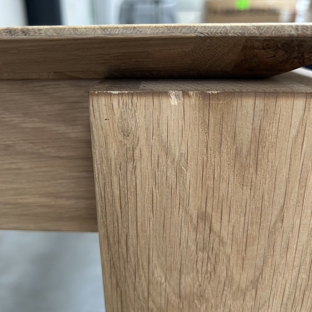 Slice extendable dining table