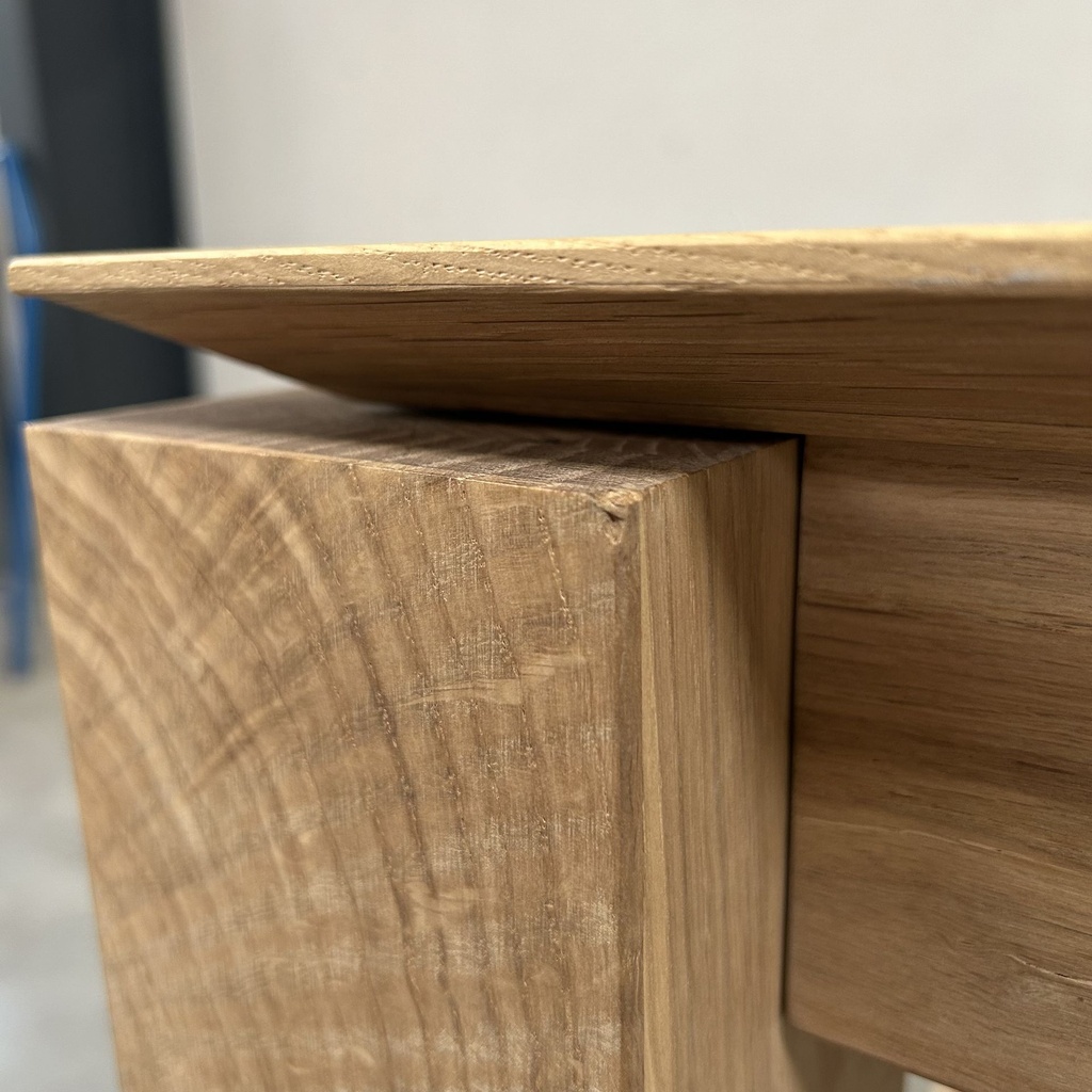 Slice extendable dining table
