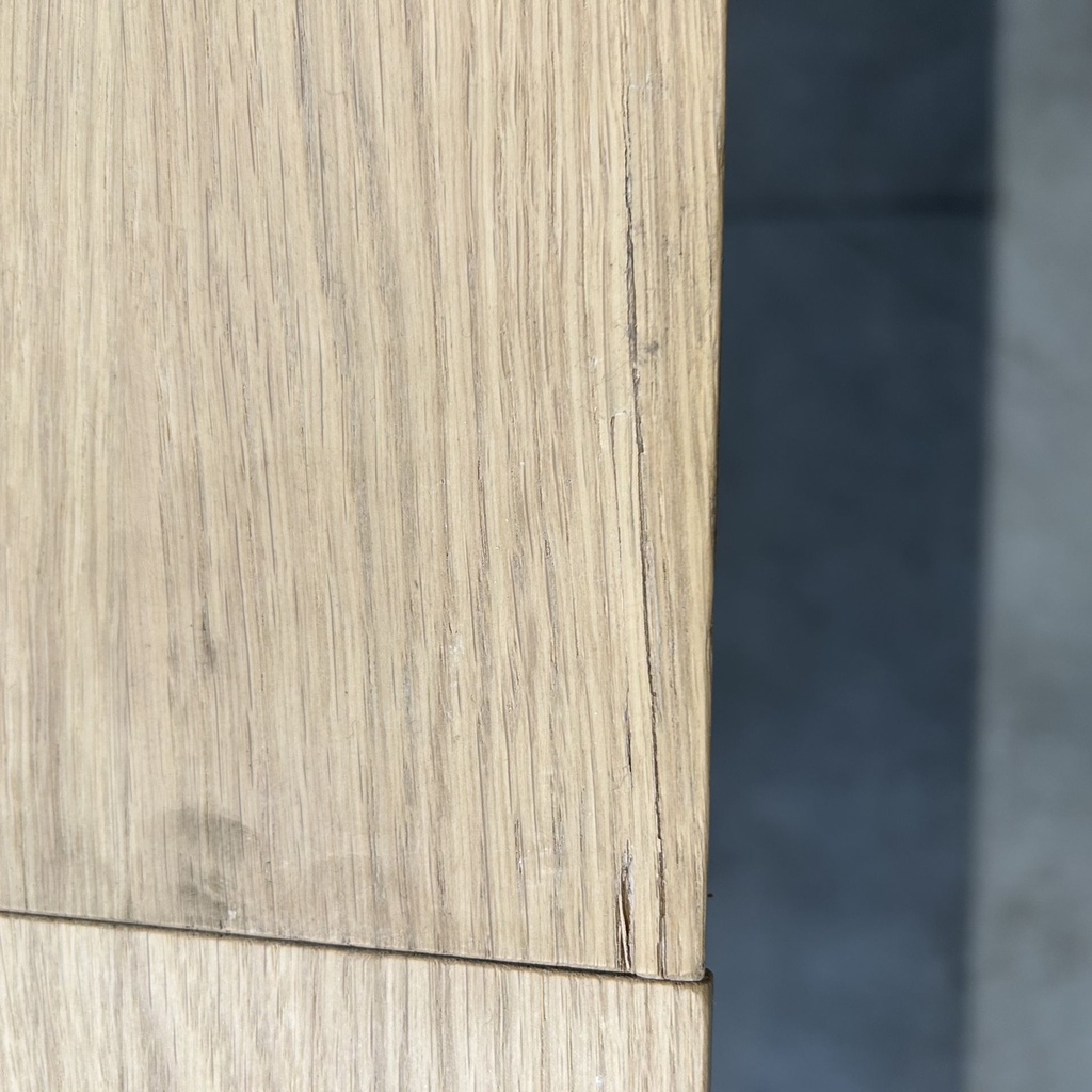 Slice extendable dining table