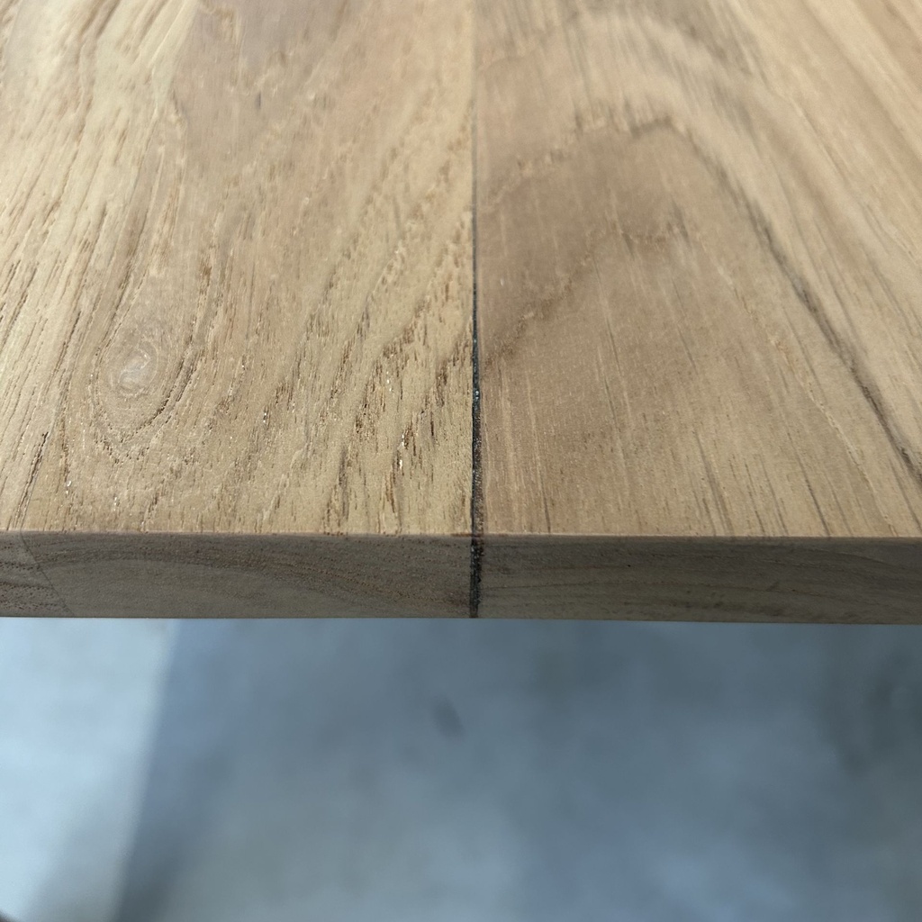 Apron dining table legs 