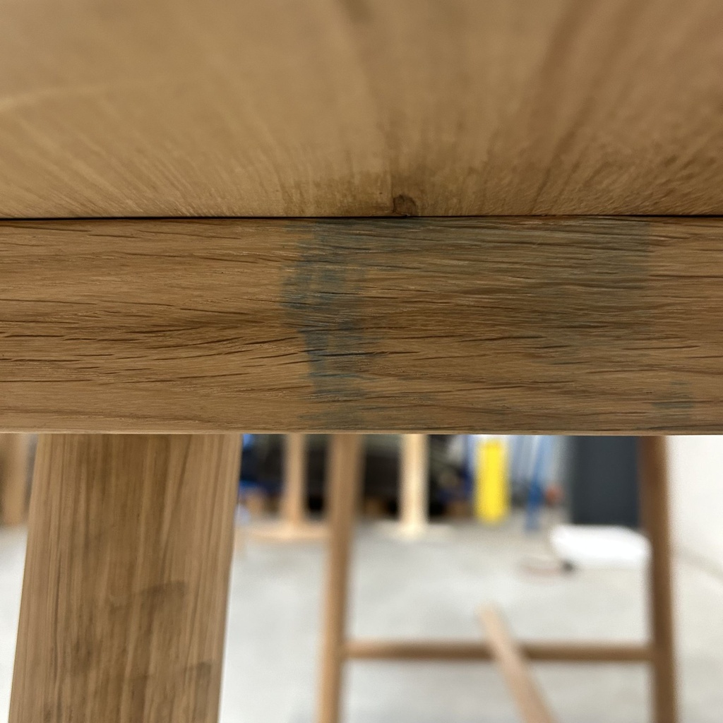 Profile dining table