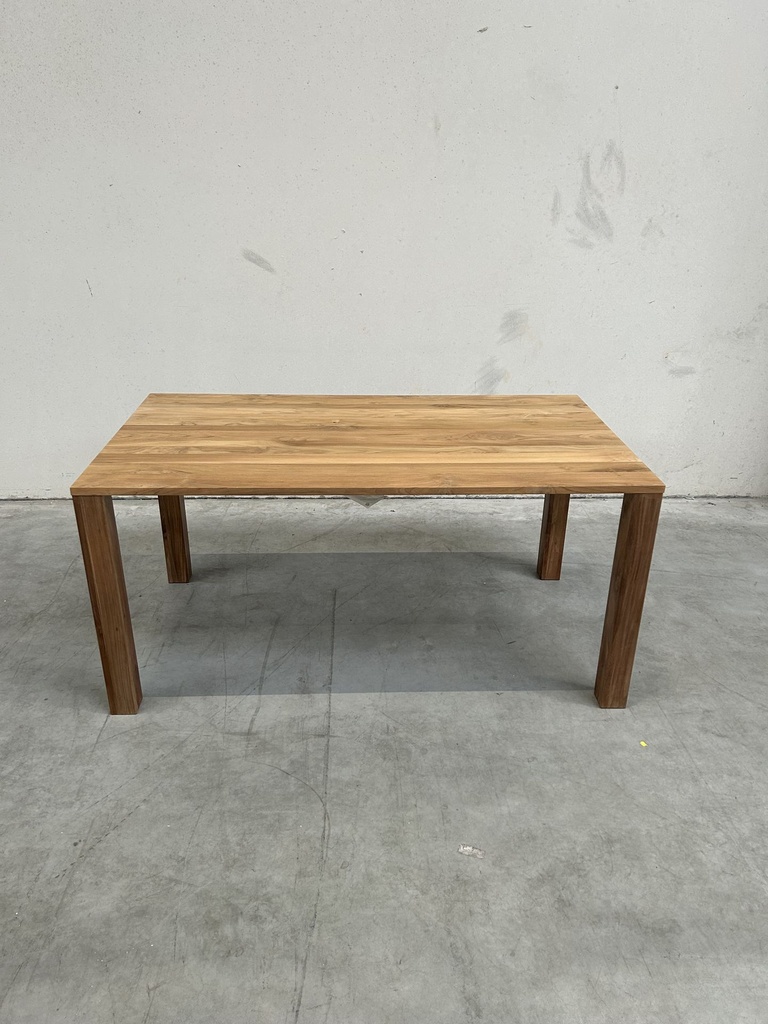 Apron dining table