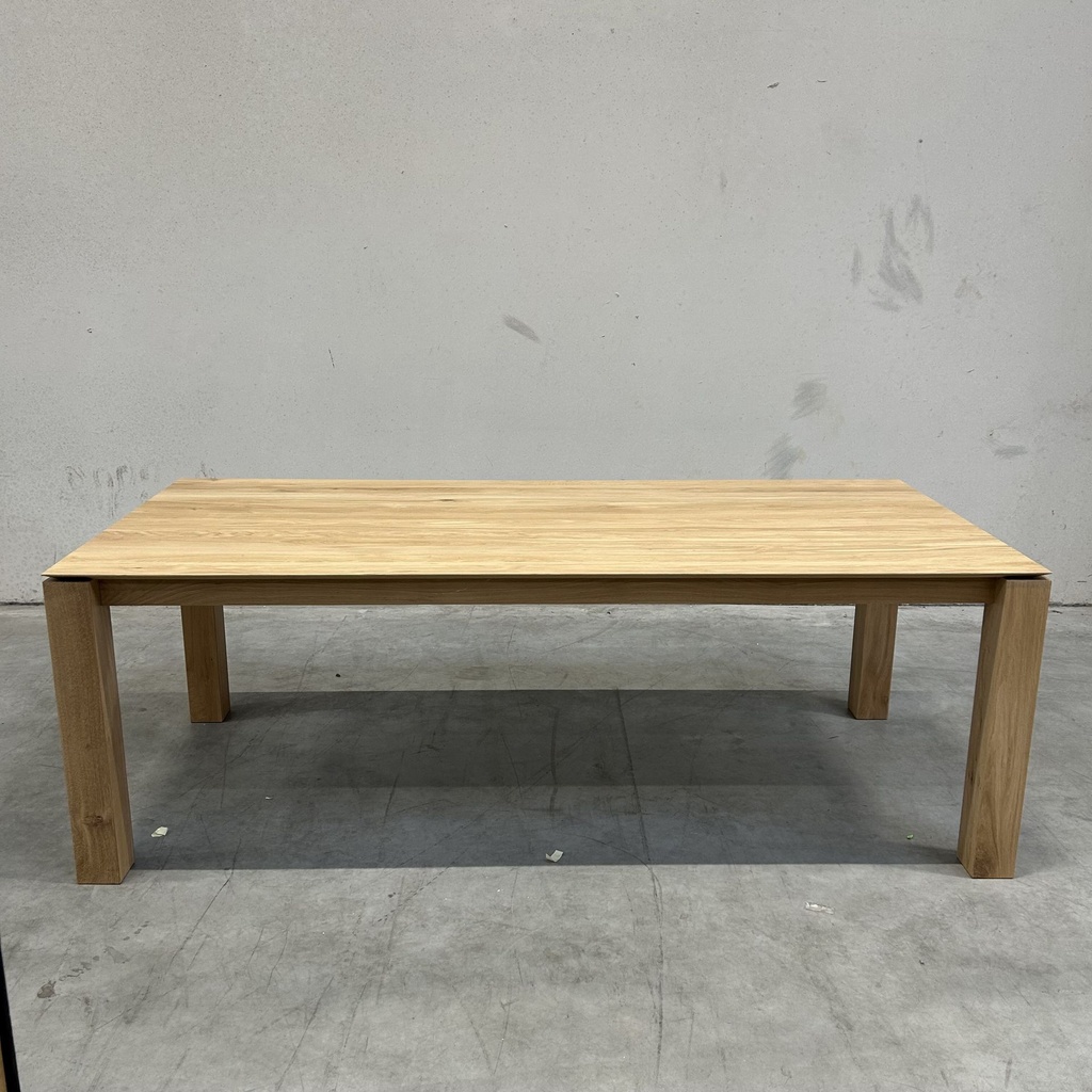 Slice dining table