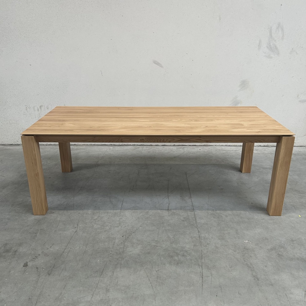 Slice dining table